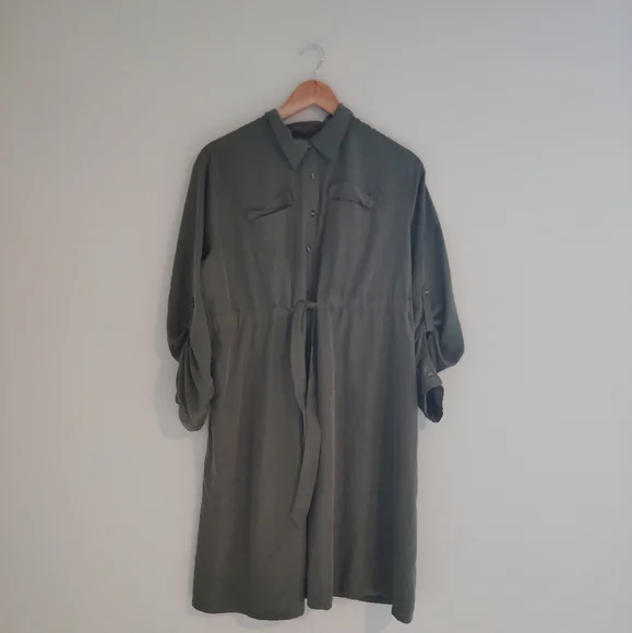 Isabel Maternity Long Sleeve Dress (Host Pick 🎉) - Picture 2 of 9